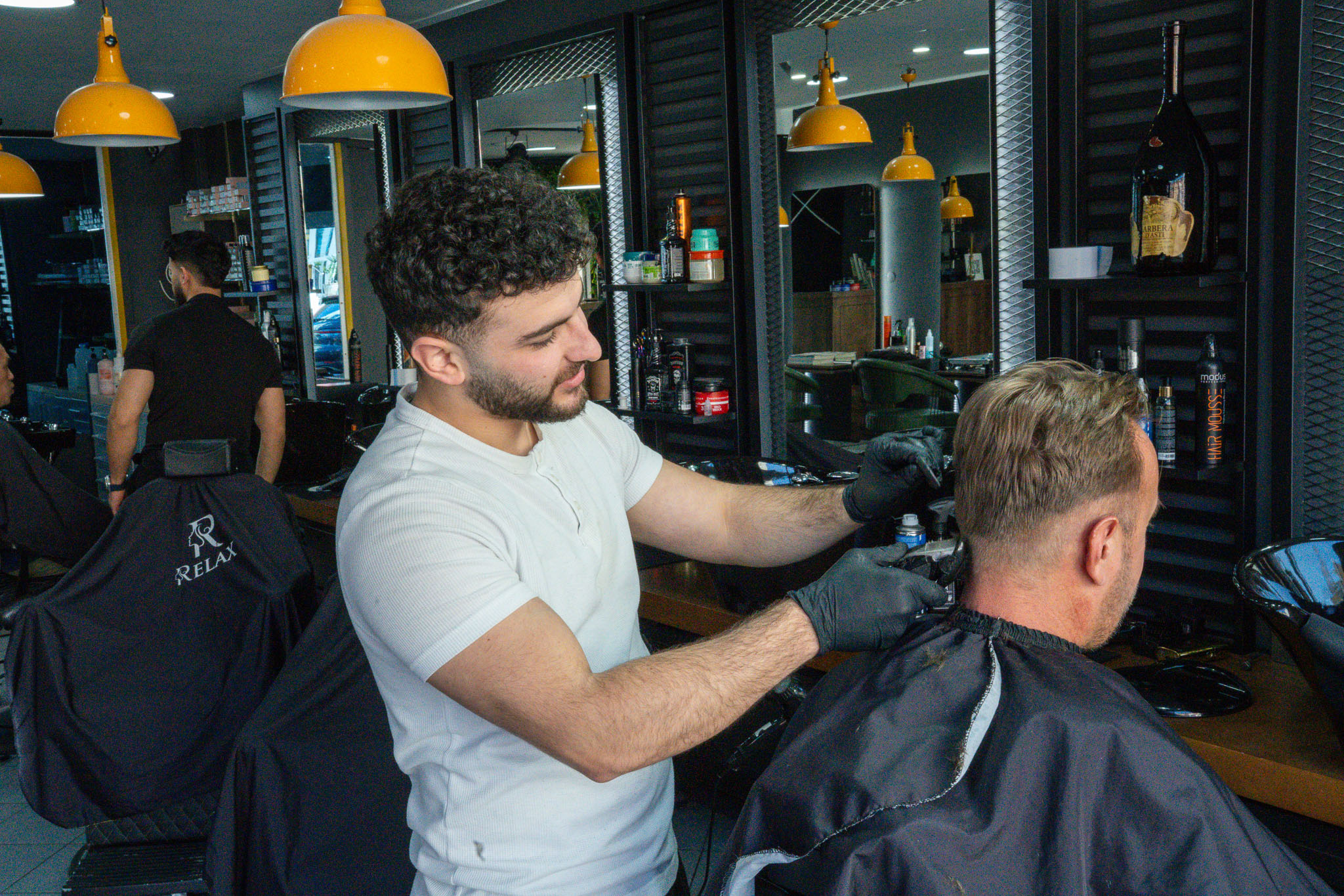 Präziser Herrenhaarschnitt im Hairstudio Relax Aachen